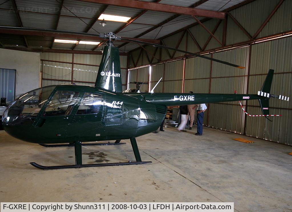 F-GXRE, Robinson R44 C/N 1301, Hangared...