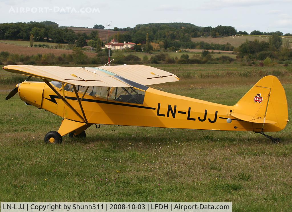 LN-LJJ, 1953 Piper L-18C Super Cub (PA-18-95) C/N 18-3088, Parked in the grass... Thanks to Nills for his welcome at LFCL ;-)
