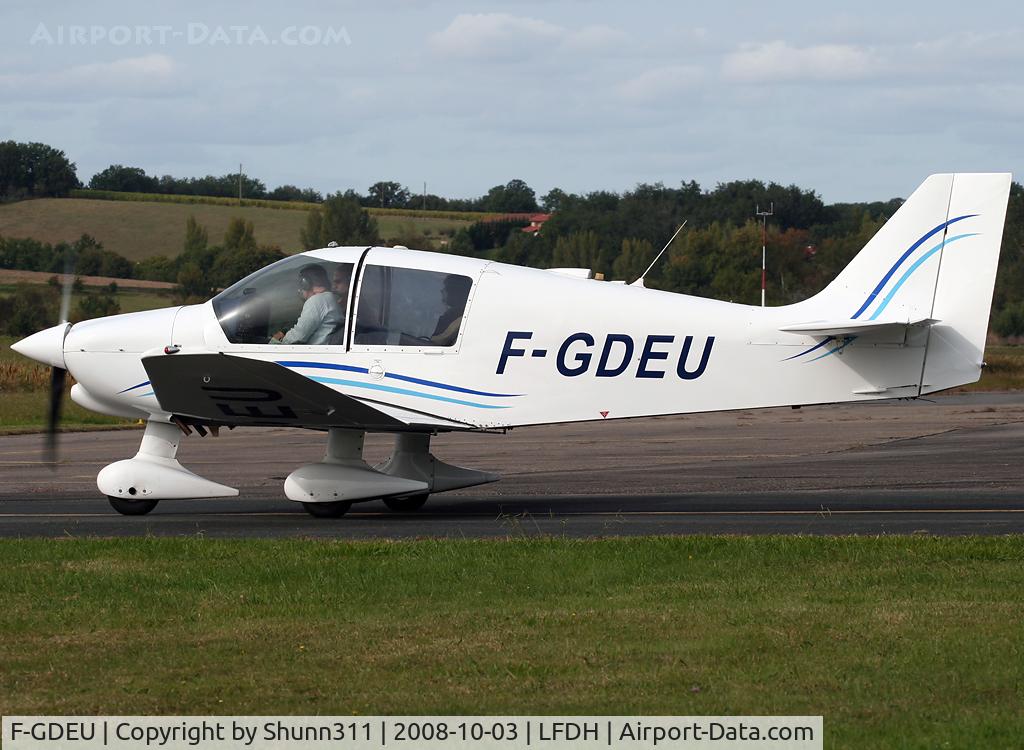F-GDEU, Robin DR-400-120 C/N 1567, Runing his engine before take off...