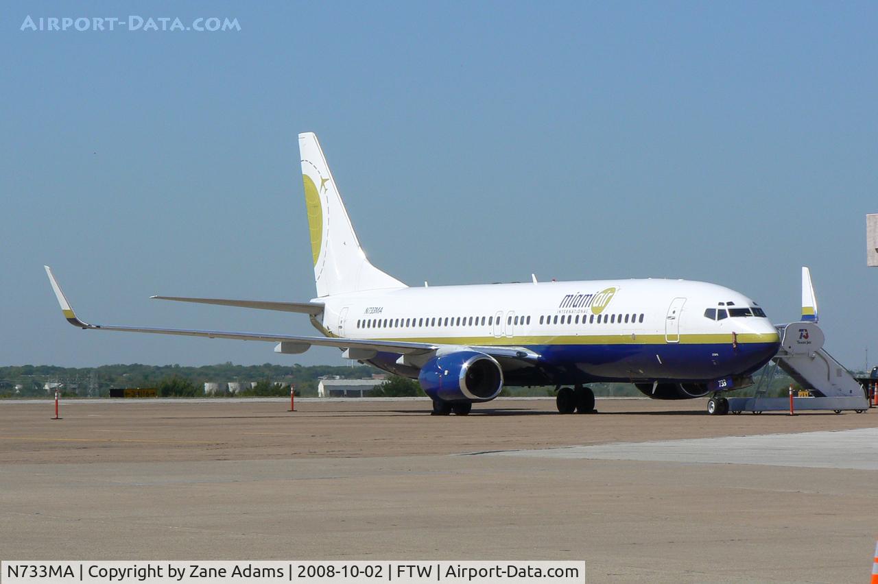 N733MA, 2001 Boeing 737-81Q C/N 30619, At Meacham Field