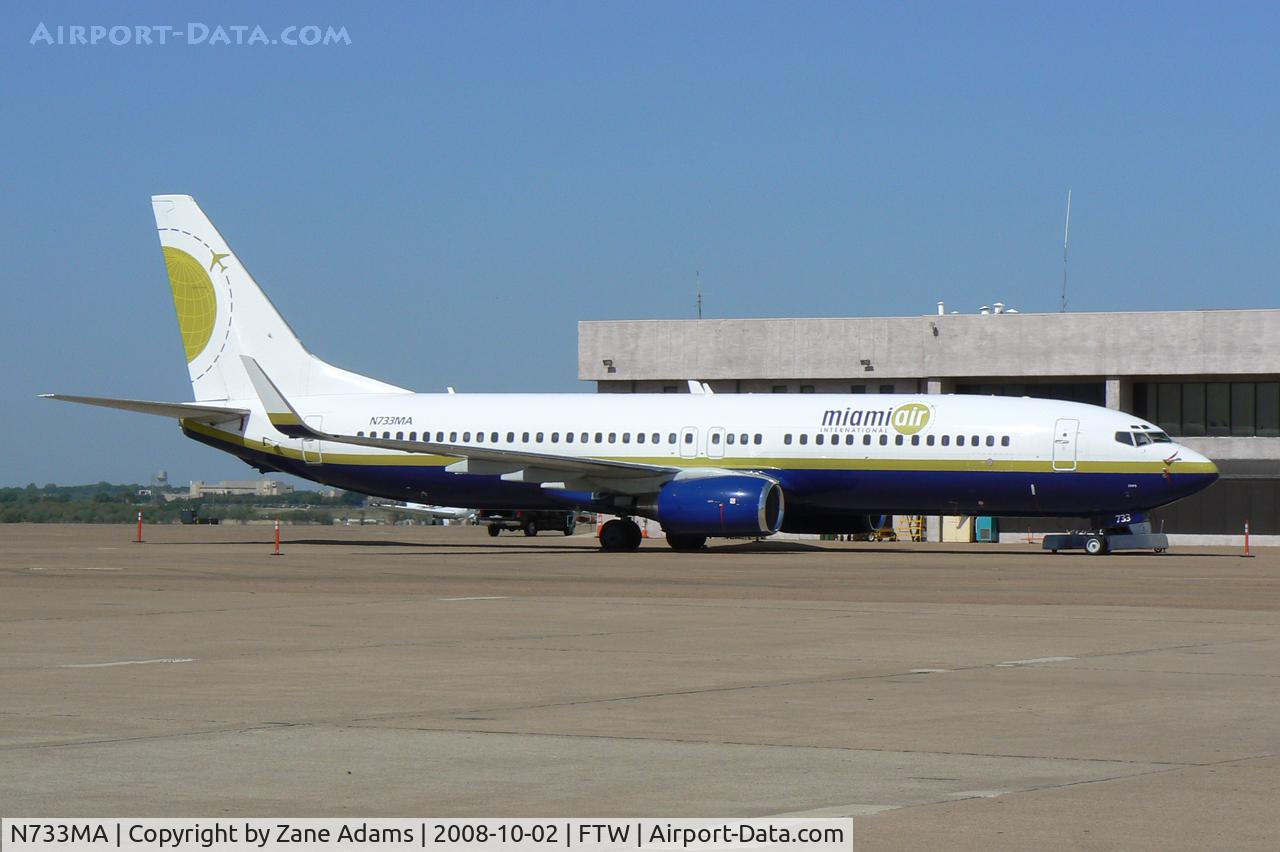 N733MA, 2001 Boeing 737-81Q C/N 30619, At Meacham Field