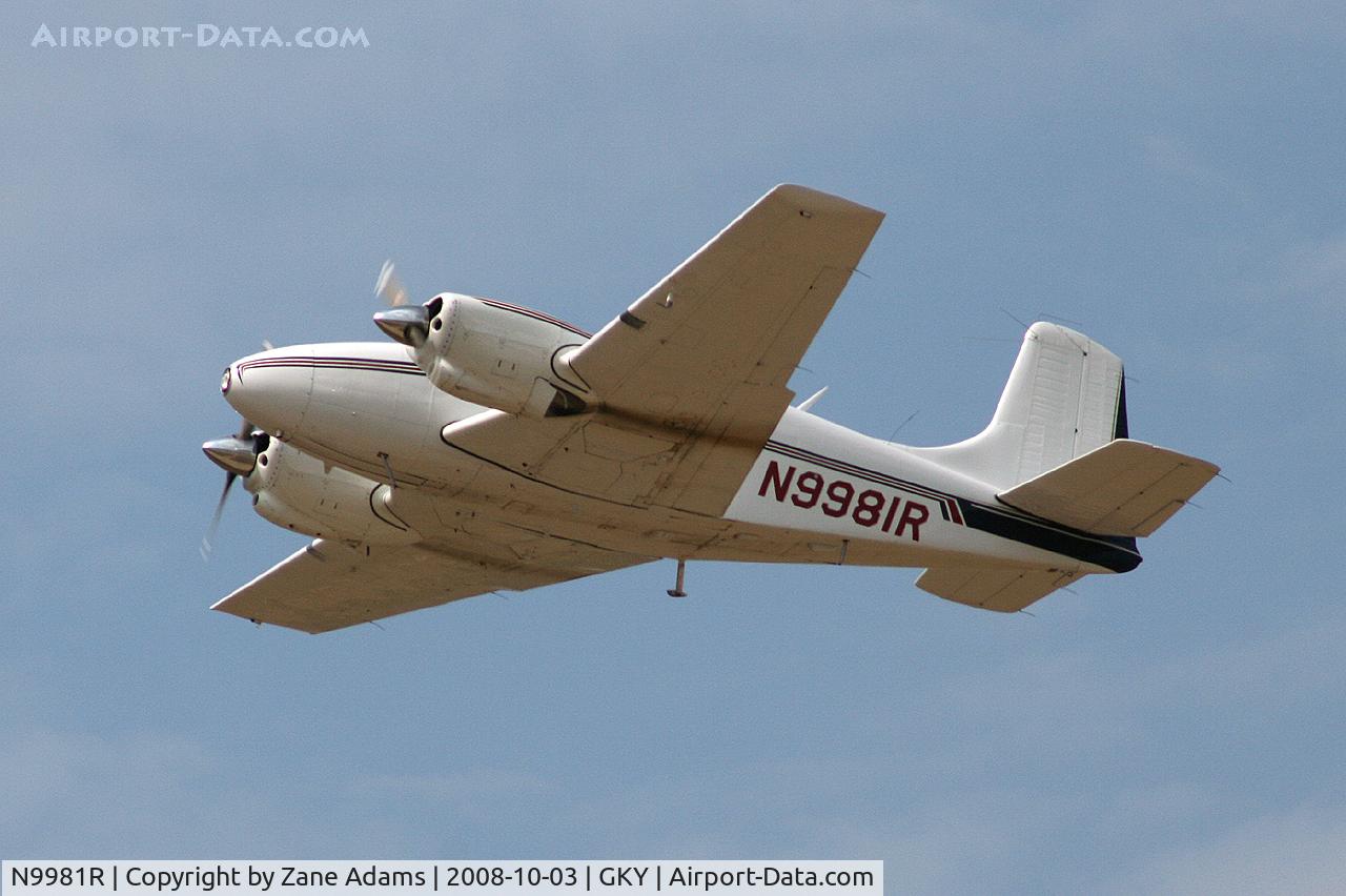 N9981R, 1960 Beech B95 Travel Air C/N TD-419, Departing Arlington Municipal