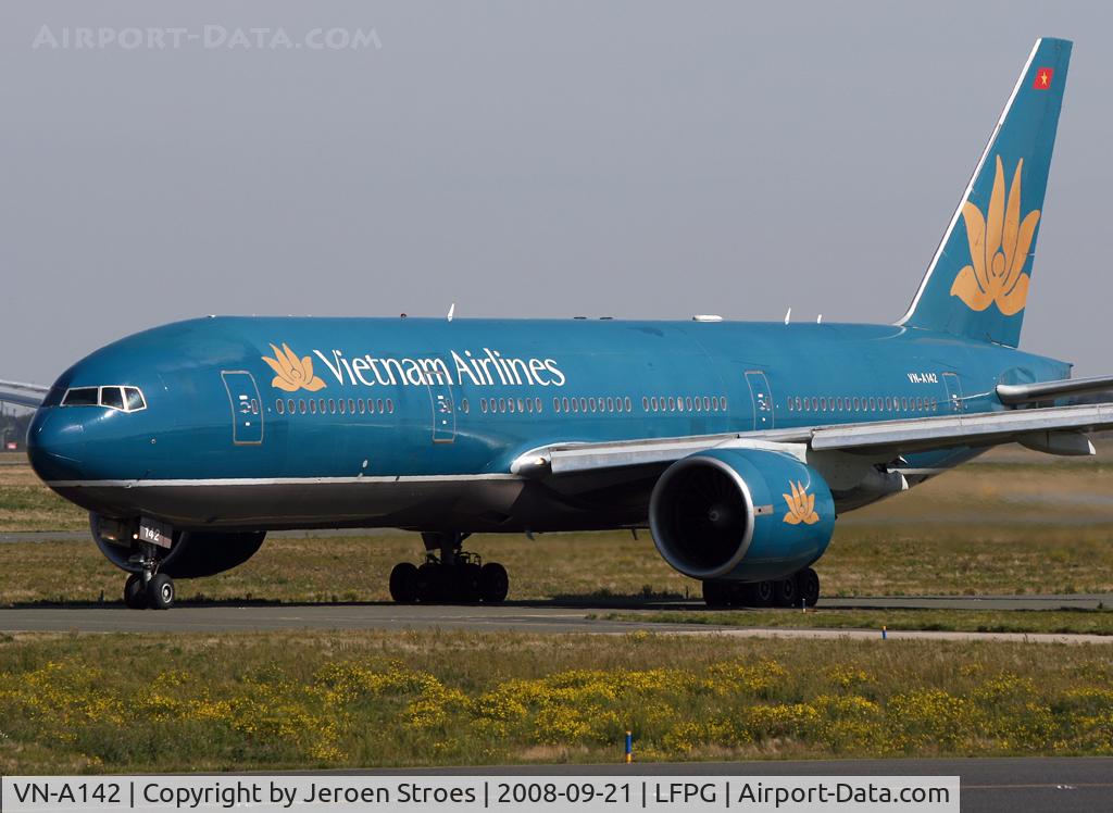 VN-A142, 2003 Boeing 777-2Q8/ER C/N 32701, cdg
