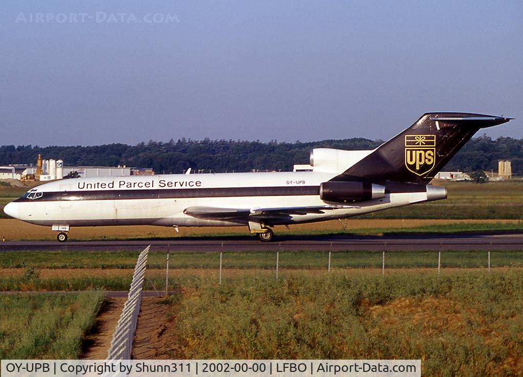 OY-UPB, 1968 Boeing 727-180C C/N 19874, Arriving and rolling to the Cargo apron...