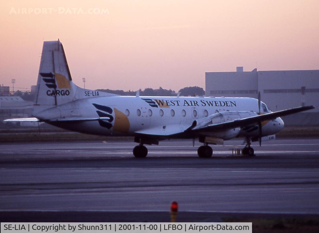 SE-LIA, 1973 Hawker Siddeley 748 Srs.2A/264 C/N 1717, Parked for the night...