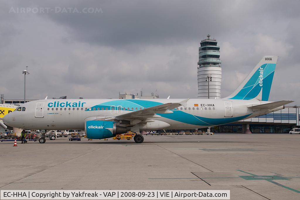 EC-HHA, 2000 Airbus A320-214 C/N 1221, Clickair Airbus 320