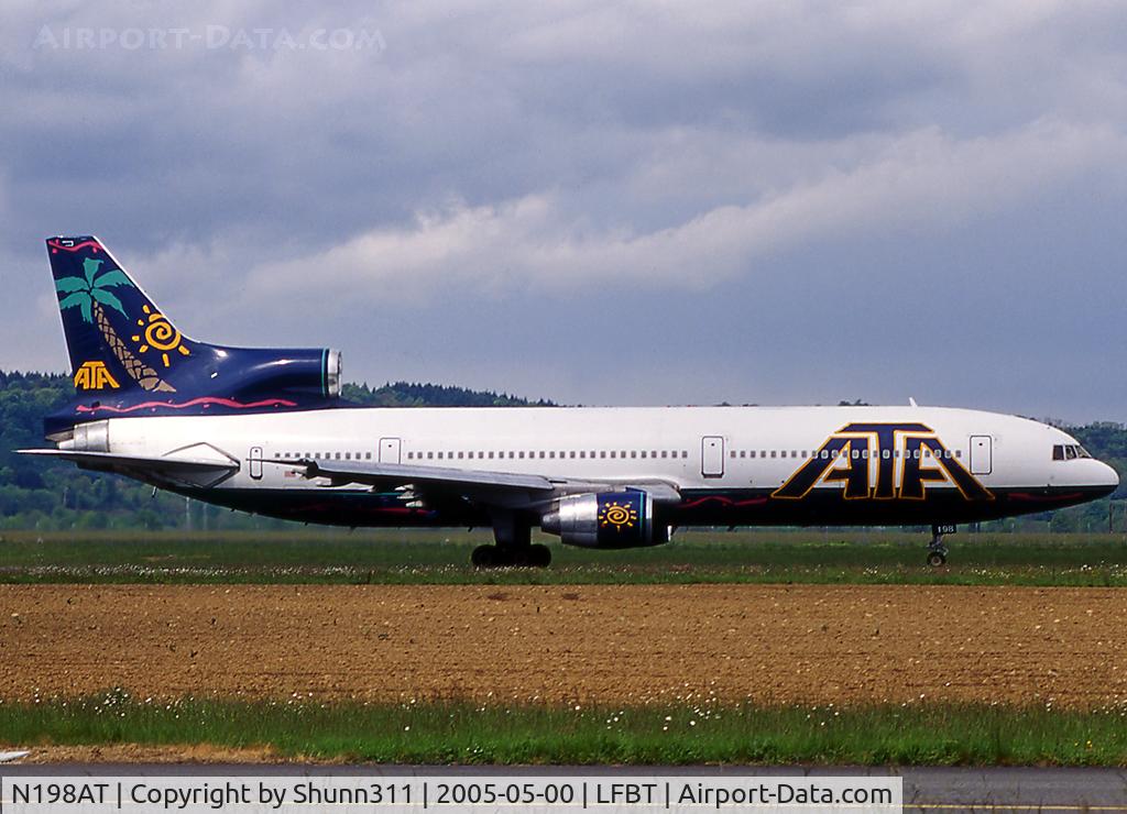 N198AT, 1975 Lockheed L-1011-385-1-15 TriStar 100 C/N 193B-1111, Ready for departure rwy 02
