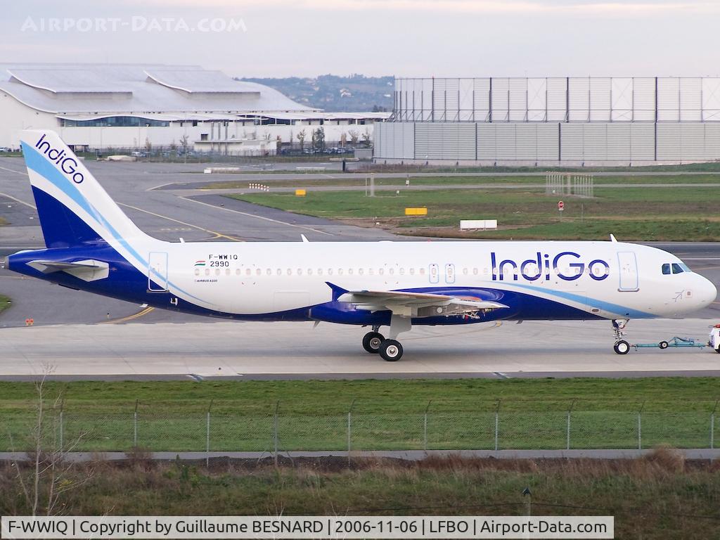 F-WWIQ, 2006 Airbus A320-232 C/N 2990, Back from paintshop, gliding version!