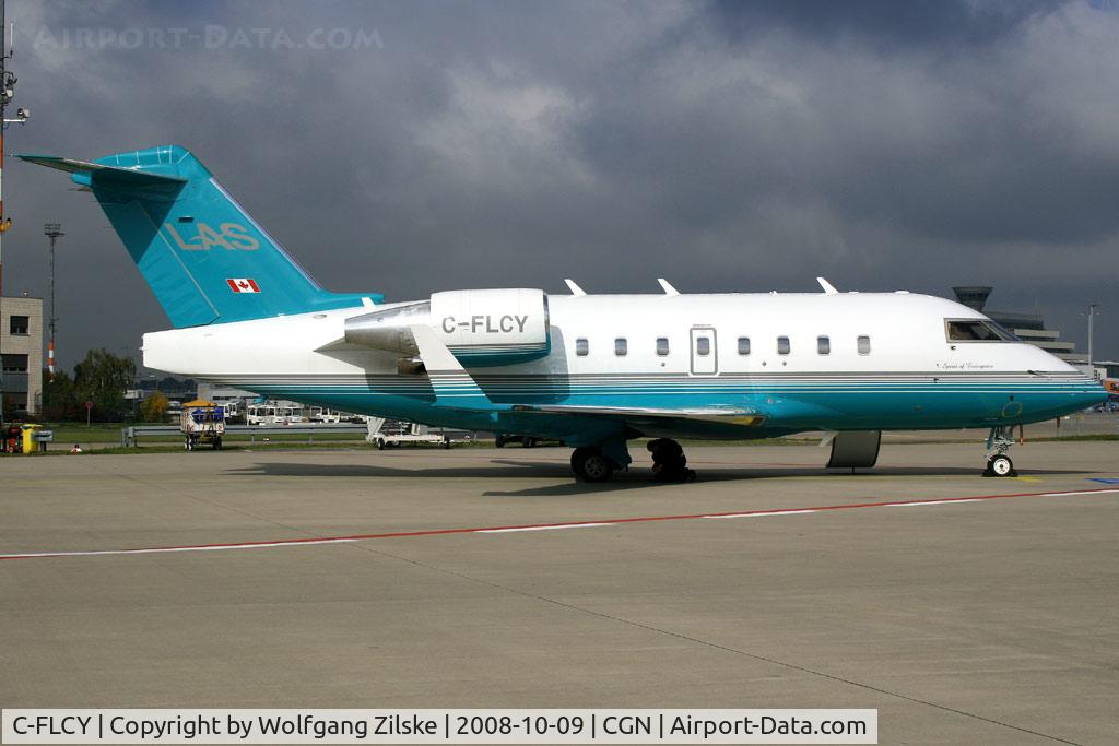 C-FLCY, 2001 Bombardier Challenger 604 (CL-600-2B16) C/N 5506, visitor