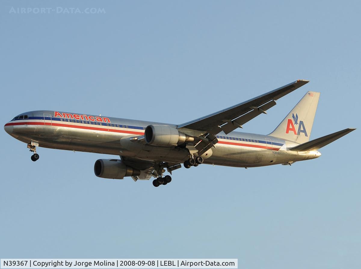N39367, 1991 Boeing 767-323 C/N 25194, On final to RWY 25R.