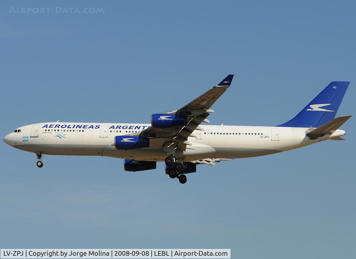 LV-ZPJ, 1994 Airbus A340-211 C/N 074, ARGENTINA 1160 on final to RWY 25R.