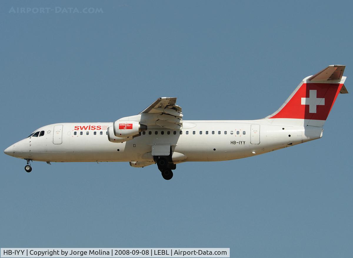HB-IYY, 1998 British Aerospace Avro 146-RJ100 C/N E3339, On final to RWY 25R.