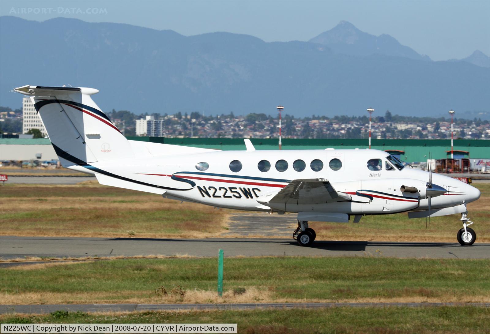N225WC, 2004 Raytheon B200 Super King Air C/N BB-1862, /