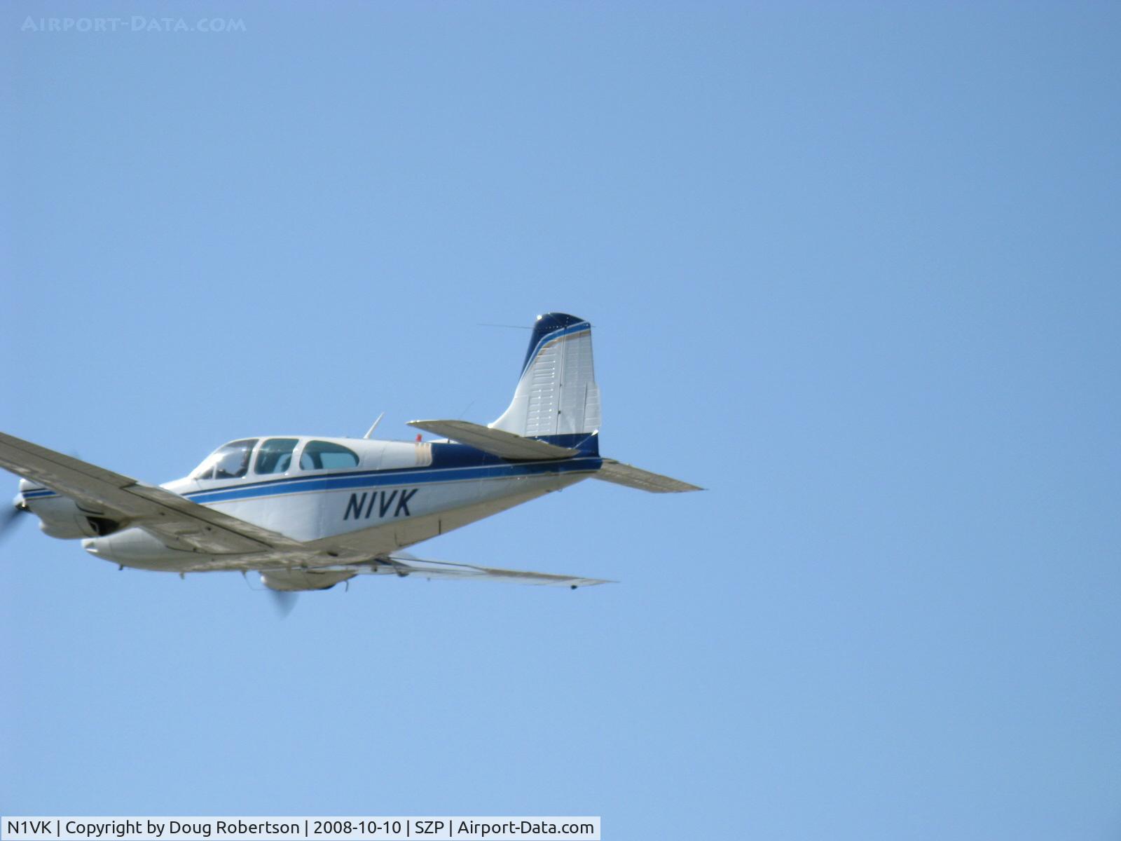 N1VK, 1960 Beech B95 Travel Air C/N TD-403, 1960 Beech B95 TRAVEL AIR, two Lycoming O&VO-360s 180 Hp each, takeoff climb Rwy 22