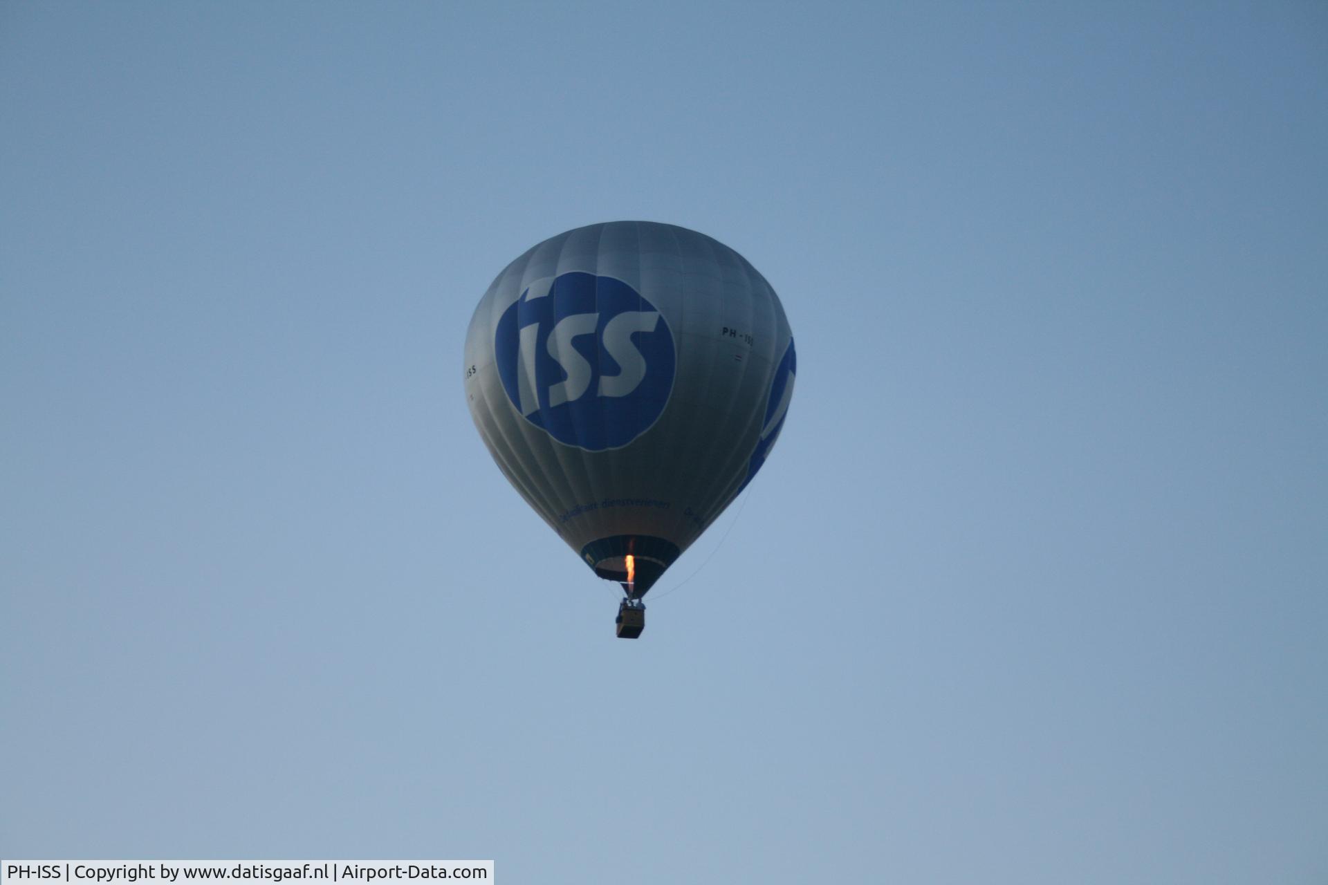 PH-ISS, Schroeder Fire Balloons G C/N 1131, Silver colord hot air balloon