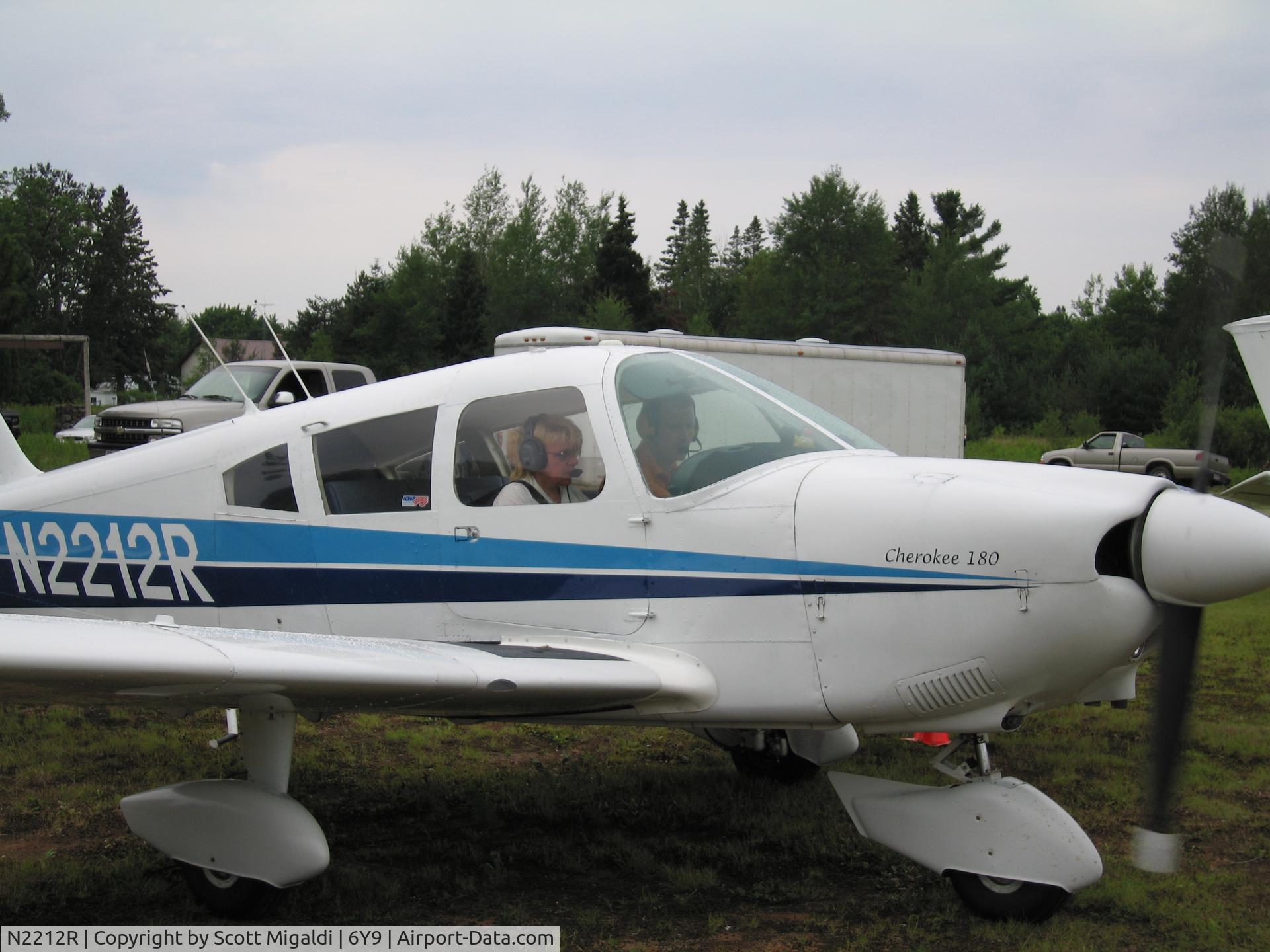 N2212R, 1969 Piper PA-28-180 C/N 28-5485, At a PoA Flyin giving rides