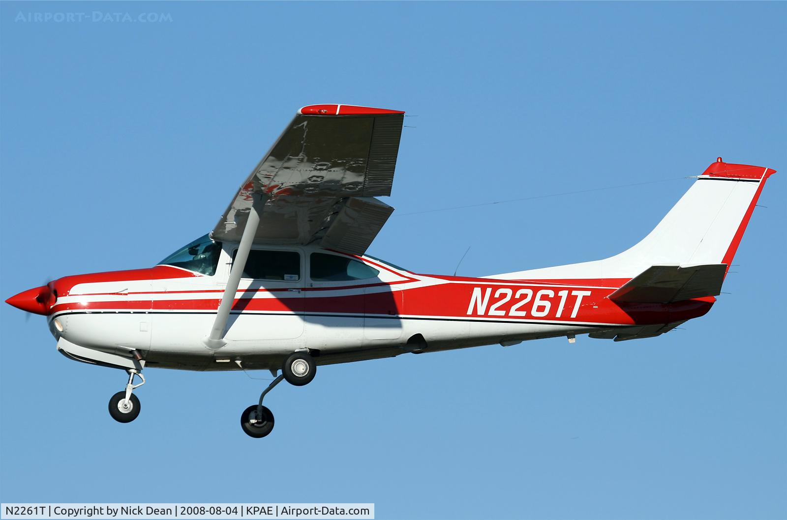 N2261T, 1977 Cessna R182 Skylane RG C/N R18200013, 34R
