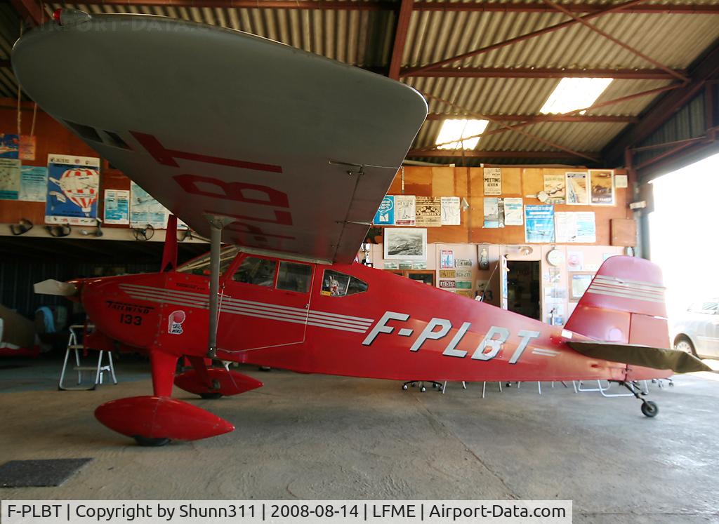 F-PLBT, Wittman W-8 Tailwind C/N 522, Inside his hangard...