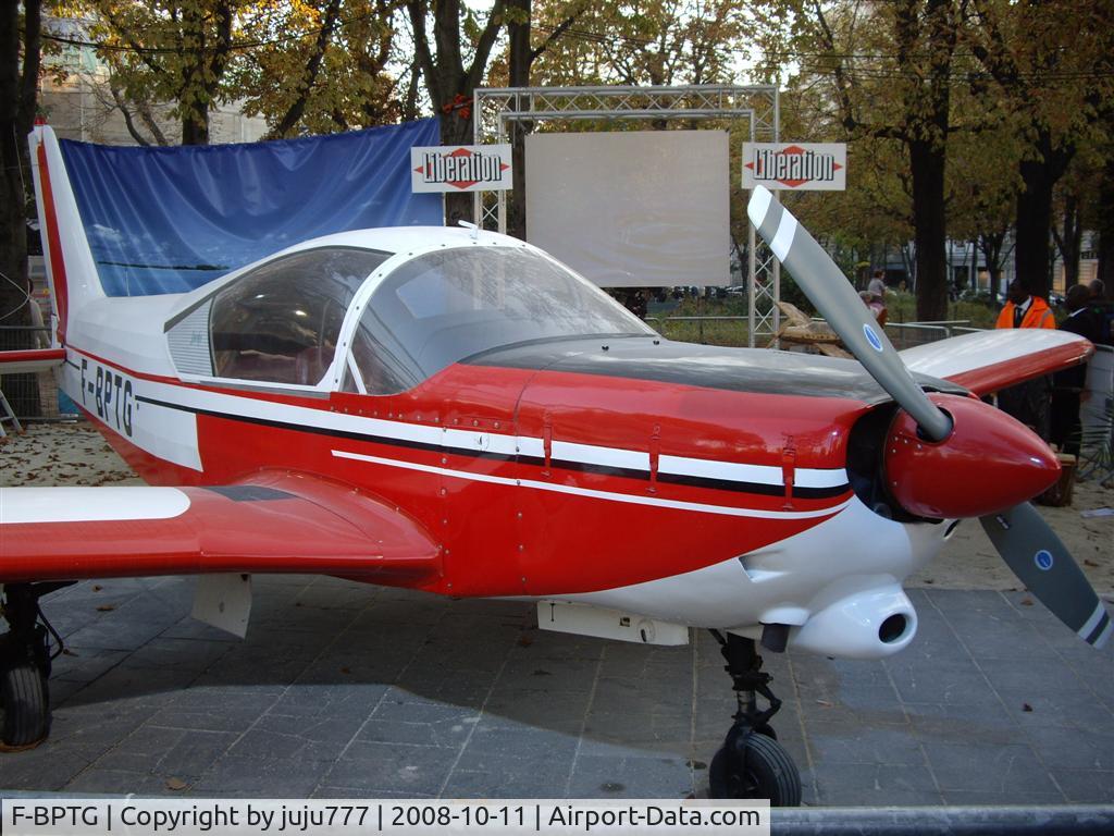 F-BPTG, Wassmer WA-421-250 C/N 417, on display at champs-Elysées for 100 years of GIFAS (personel Jack Brel singer)