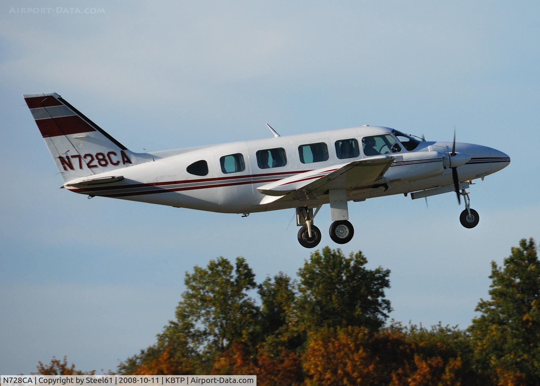 N728CA, 1976 Piper PA-31-350 Chieftain C/N 31-7752035, Taking off