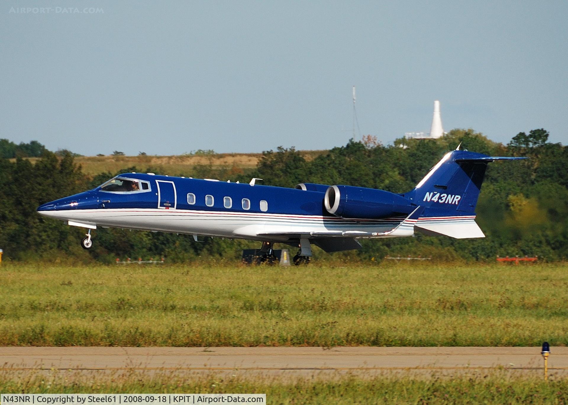 N43NR, 1994 Learjet 60 C/N 043, Landing on RWY 32