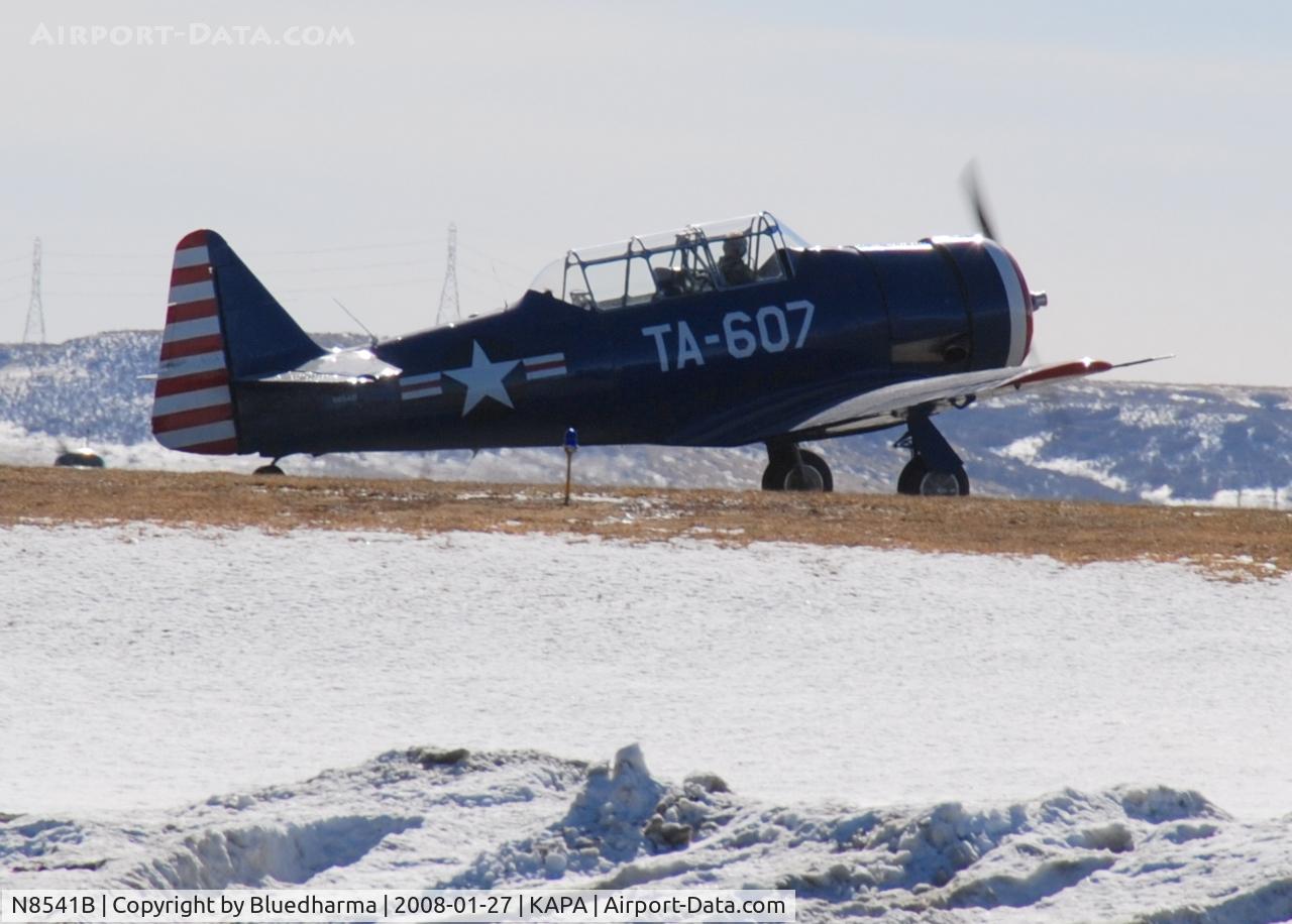 N8541B, 1943 North American T-6D C/N 41-34607-1, Position and Hold for 17L.