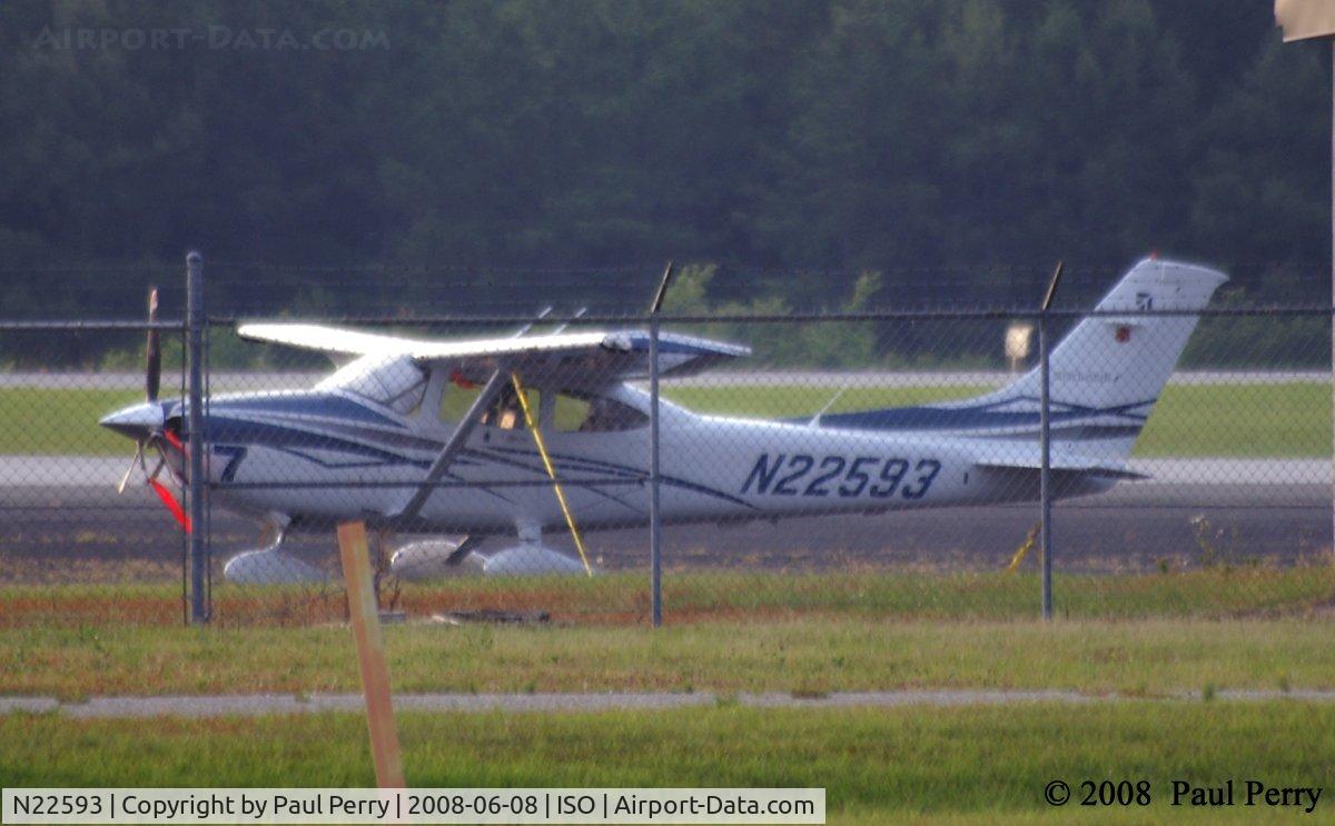 N22593, 2007 Cessna 182T Skylane C/N 18281938, Another spotter?  Blue Seven on the ramp