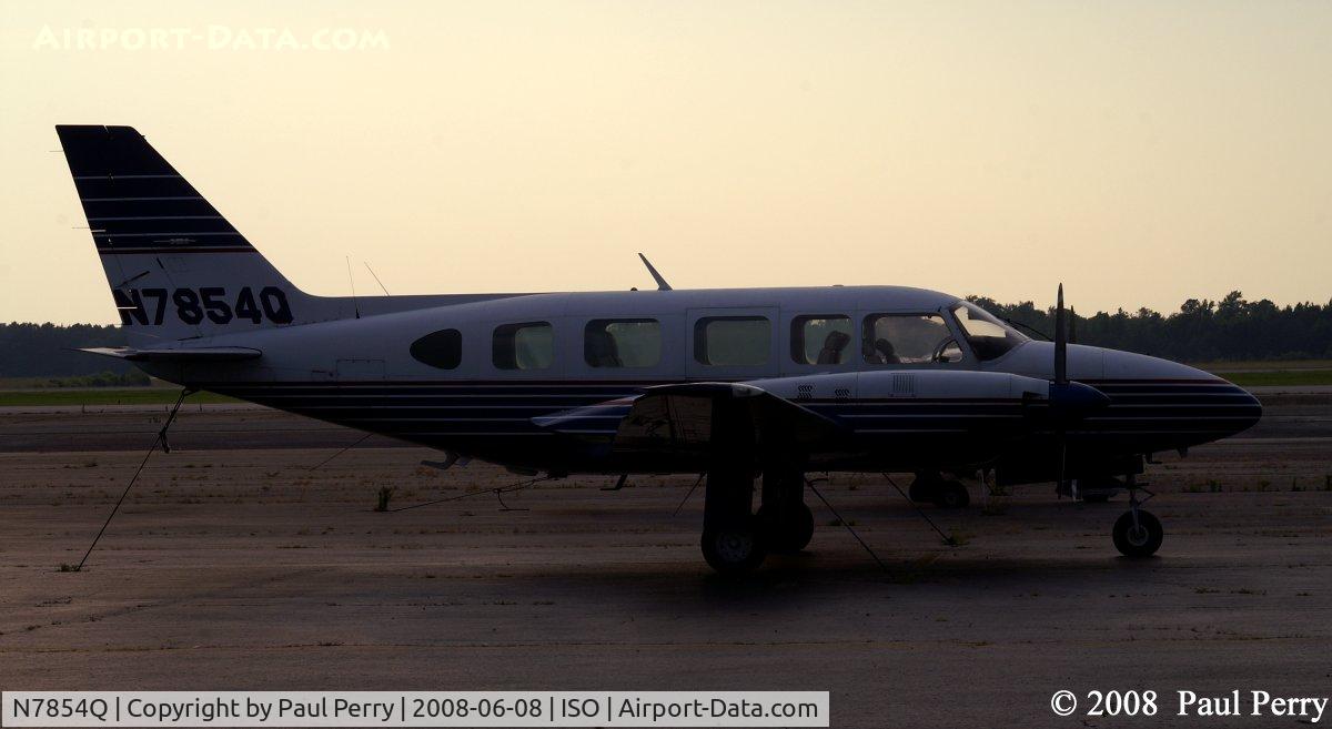 N7854Q, 1977 Piper PA-31-350 Chieftain C/N 31-7752038, Full shot this time