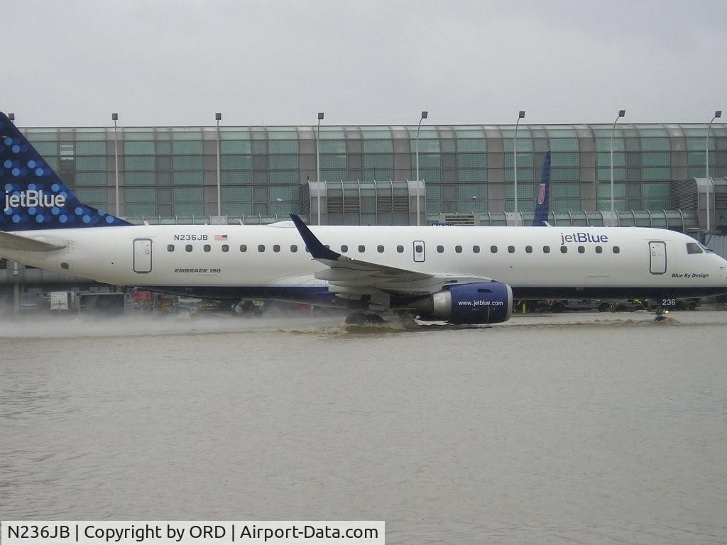 N236JB, 2006 Embraer 190AR (ERJ-190-100IGW) C/N 19000035, Taxi after heavy rain OHara