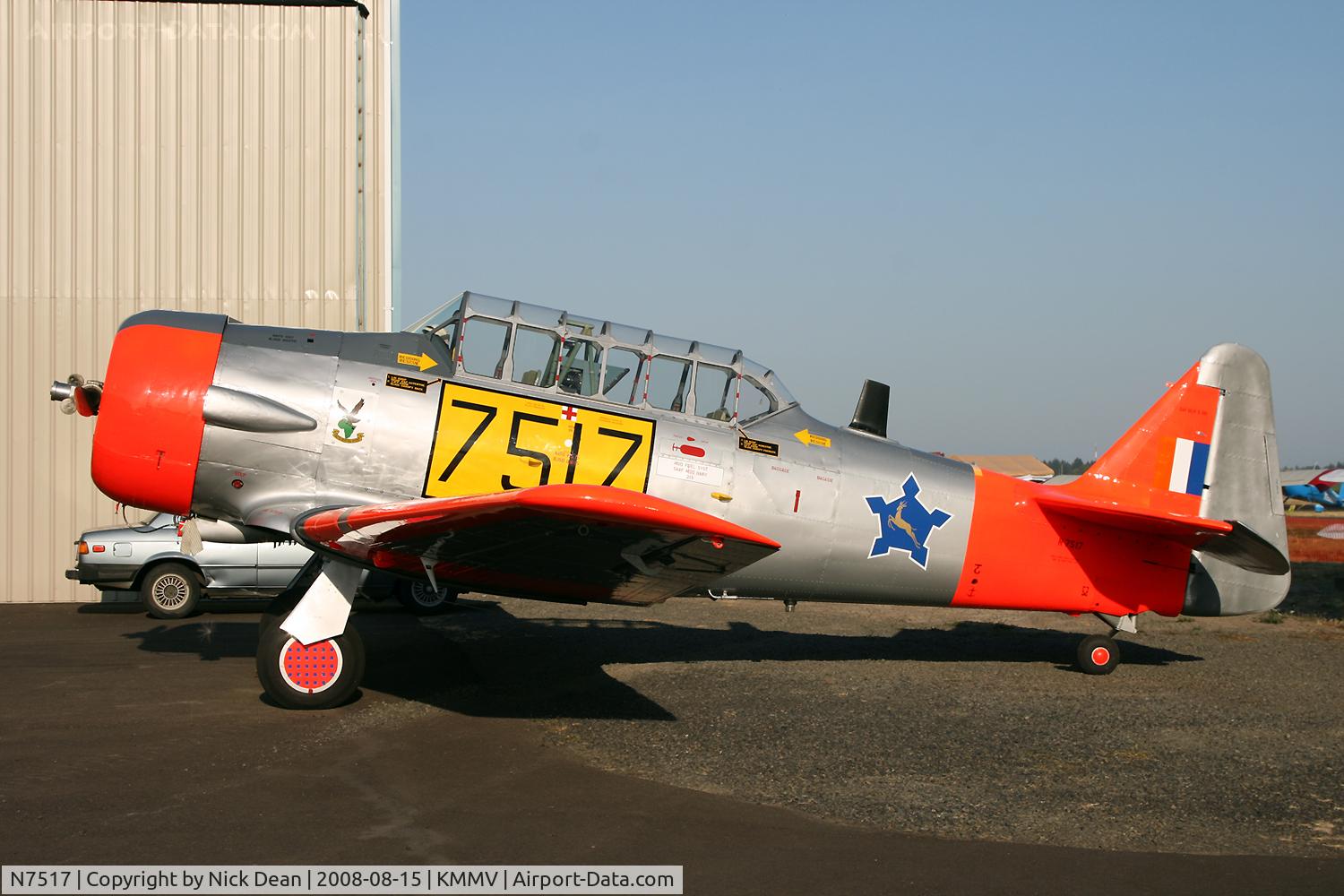 N7517, 1943 North American AT-6D Texan C/N 88-15052, /
