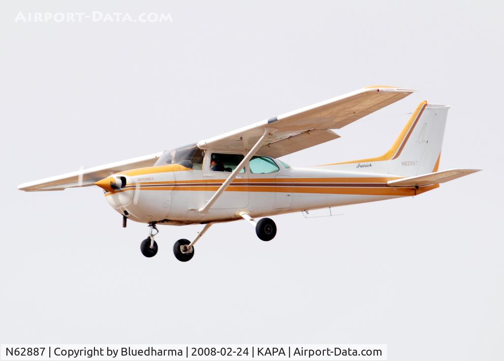 N62887, 1981 Cessna 172P C/N 17275350, On approach to 17L.