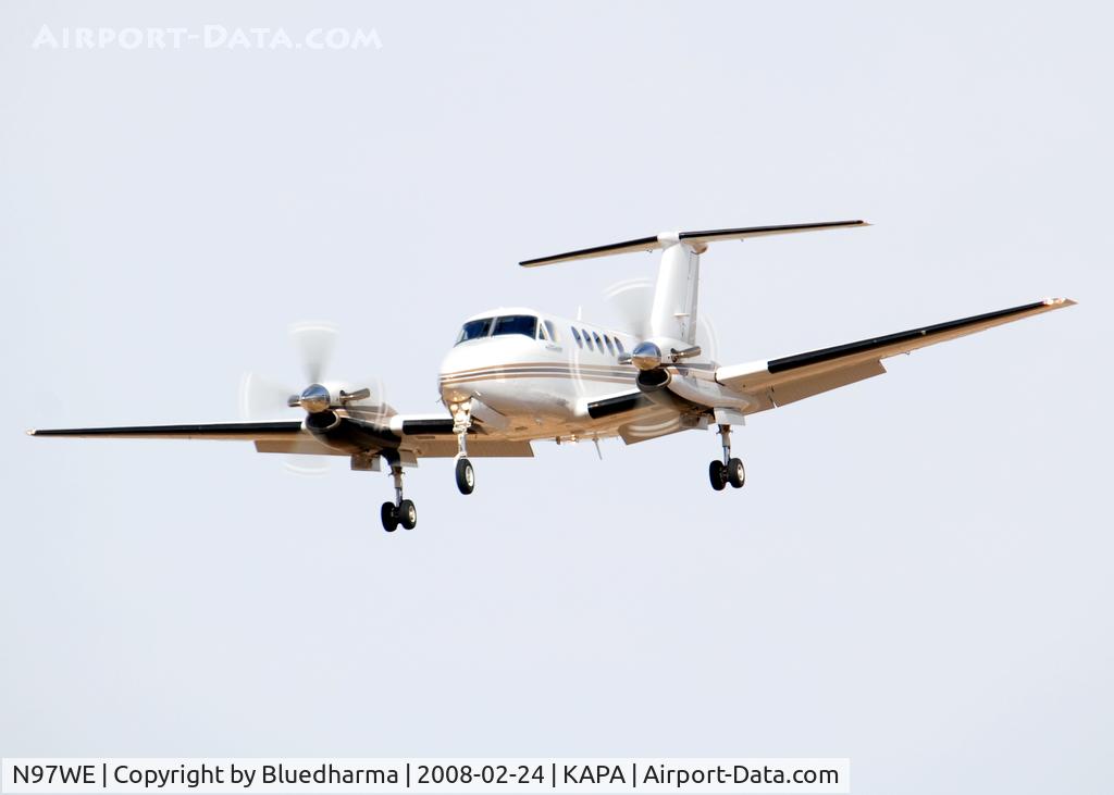 N97WE, 1997 Beech B200 King Air C/N BB-1586, On approach to 17L.