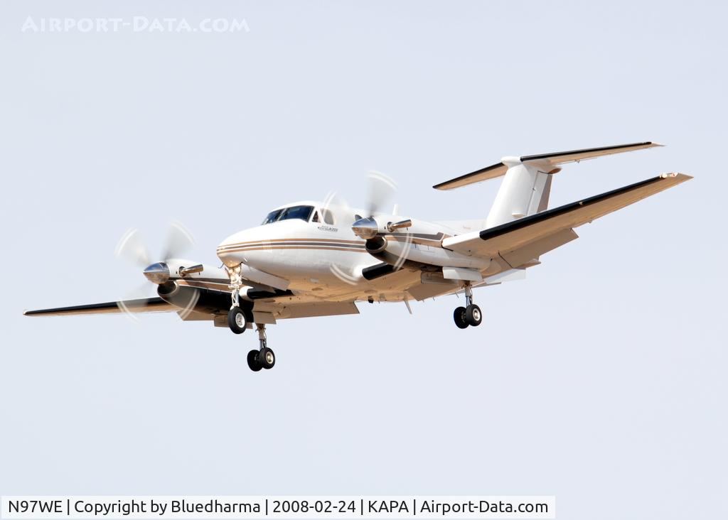 N97WE, 1997 Beech B200 King Air C/N BB-1586, On approach to 17L.