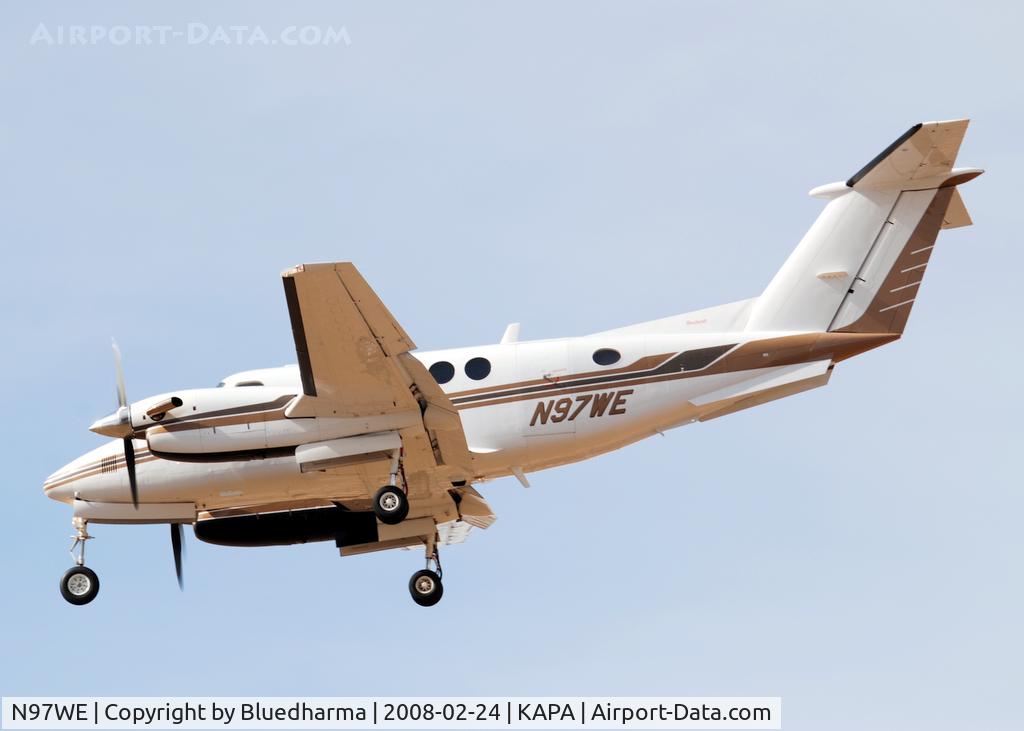 N97WE, 1997 Beech B200 King Air C/N BB-1586, On approach to 17L.