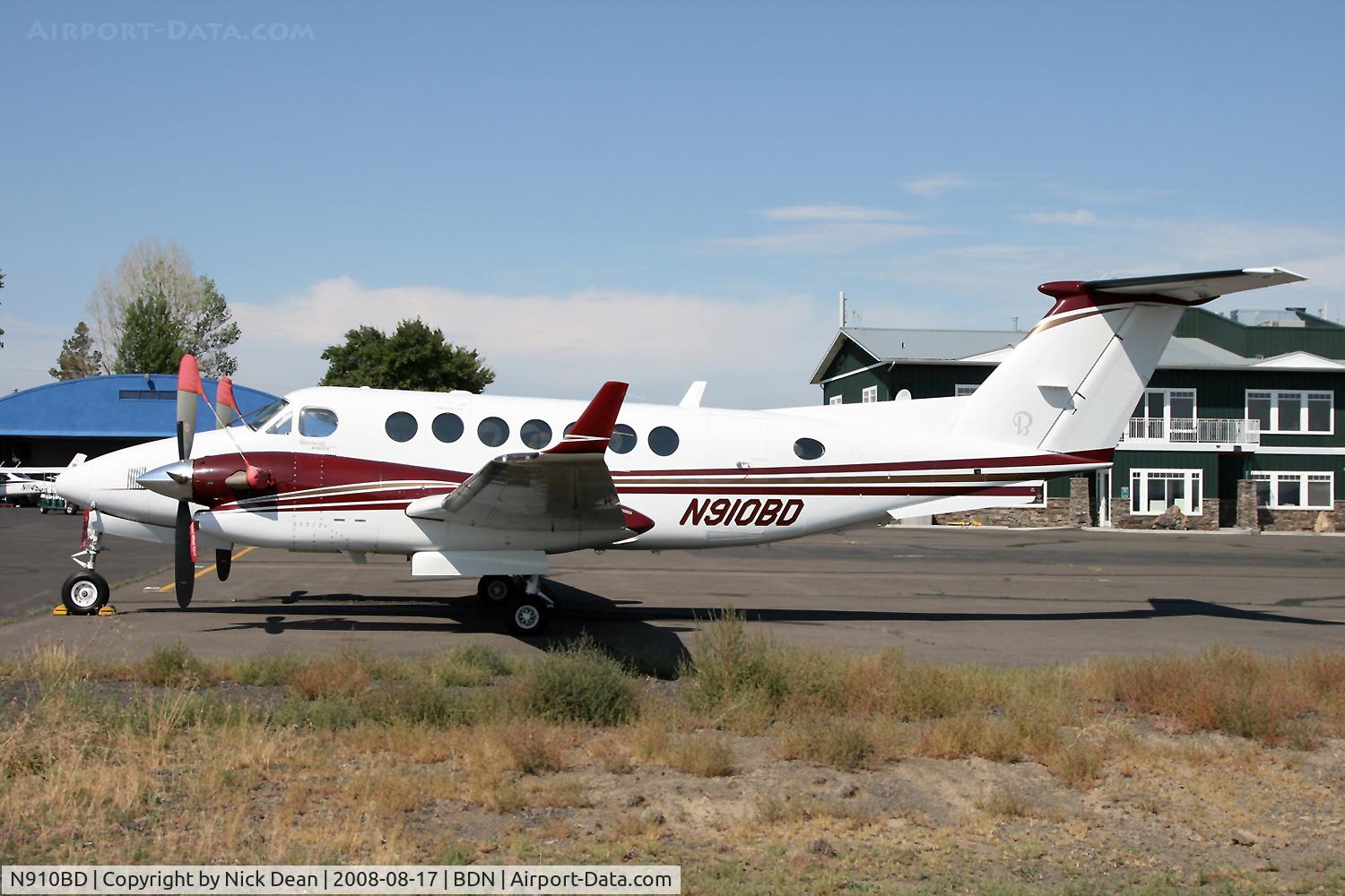 N910BD, Raytheon Aircraft Company B300 C/N FL-483, /