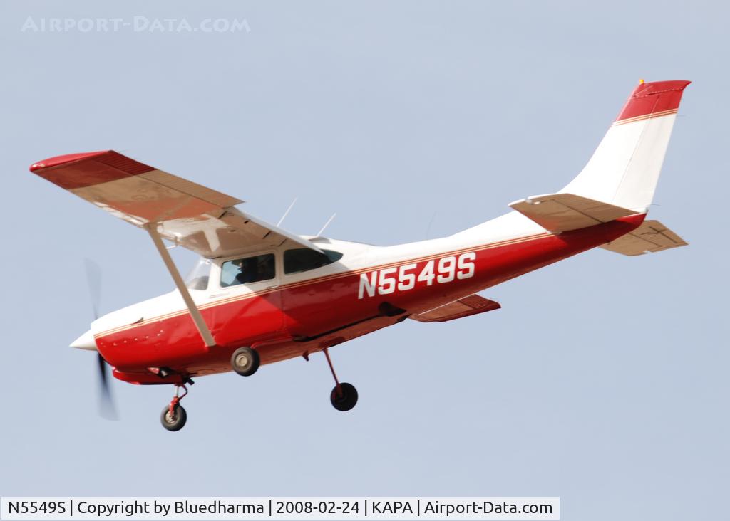 N5549S, Cessna R182 Skylane RG C/N R18201607, On approach to 17L.