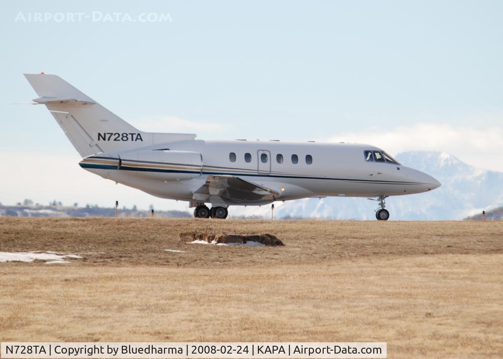 N728TA, 1998 Raytheon Hawker 800XP C/N 258364, Position and Hold for 17L.