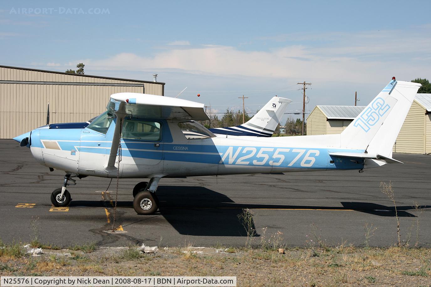 N25576, 1977 Cessna 152 C/N 15280742, /