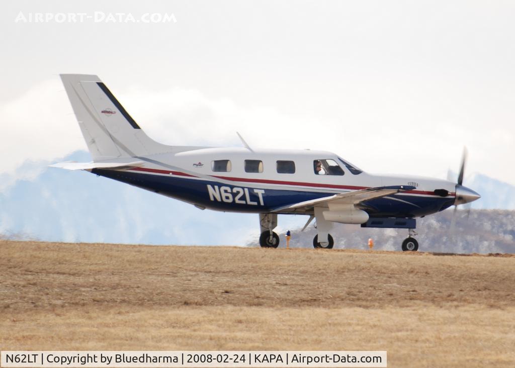 N62LT, 2001 Piper PA-46-500TP Malibu Meridian C/N 4697027, Position and Hold for 17L.