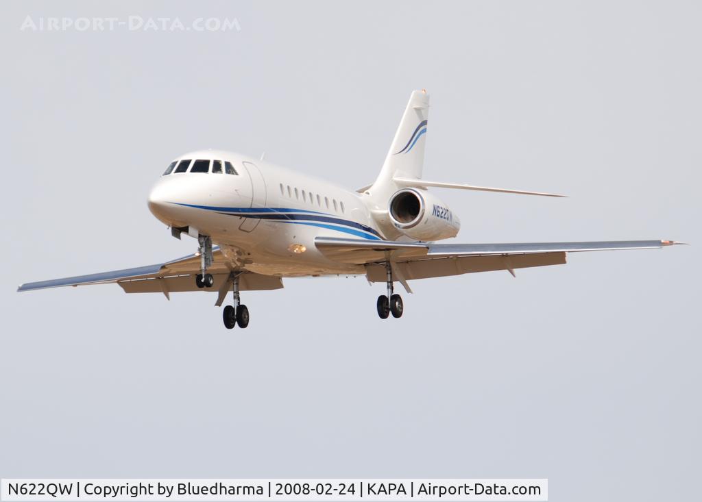 N622QW, 2001 Dassault Falcon 2000 C/N 134, On final approach for 17L.