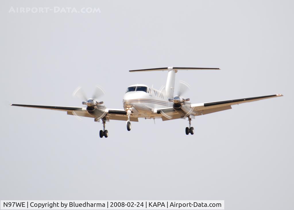 N97WE, 1997 Beech B200 King Air C/N BB-1586, On final approach for 17L.