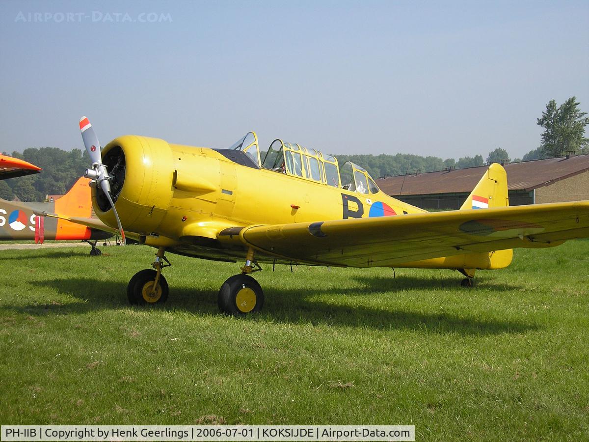 PH-IIB, 1943 Noorduyn AT-16 Harvard IIB C/N 14A-1467, Open Deur Belgian Forces , Koksijde