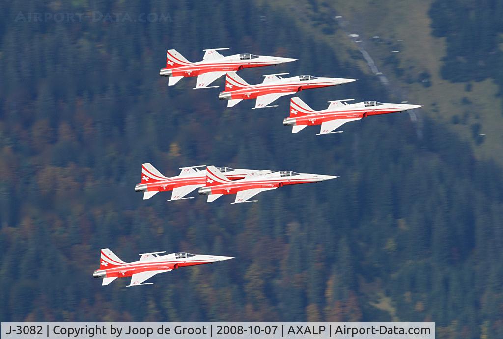 J-3082, Northrop F-5E Tiger II C/N L1082, After their rehearsal show the Patrouille Suise made a final pass over the Brienzer See. Unfortunately the actual show on the 8th and 9th of October was canceled due to fog and clouds.