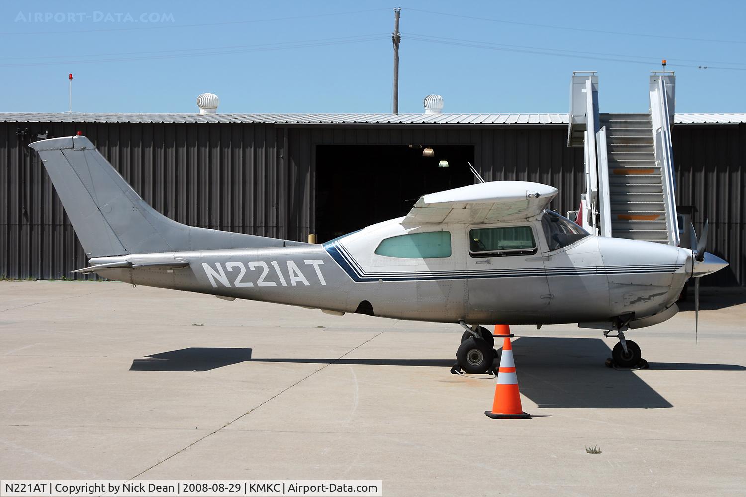 N221AT, 1981 Cessna T210N Turbo Centurion C/N 21064567, /