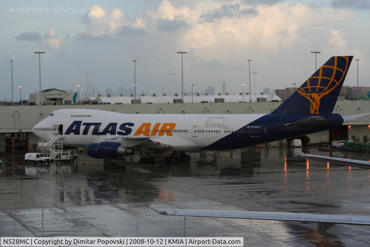 N528MC, 1984 Boeing 747-2D7B C/N 22472, Rainy day at Miami International Airport