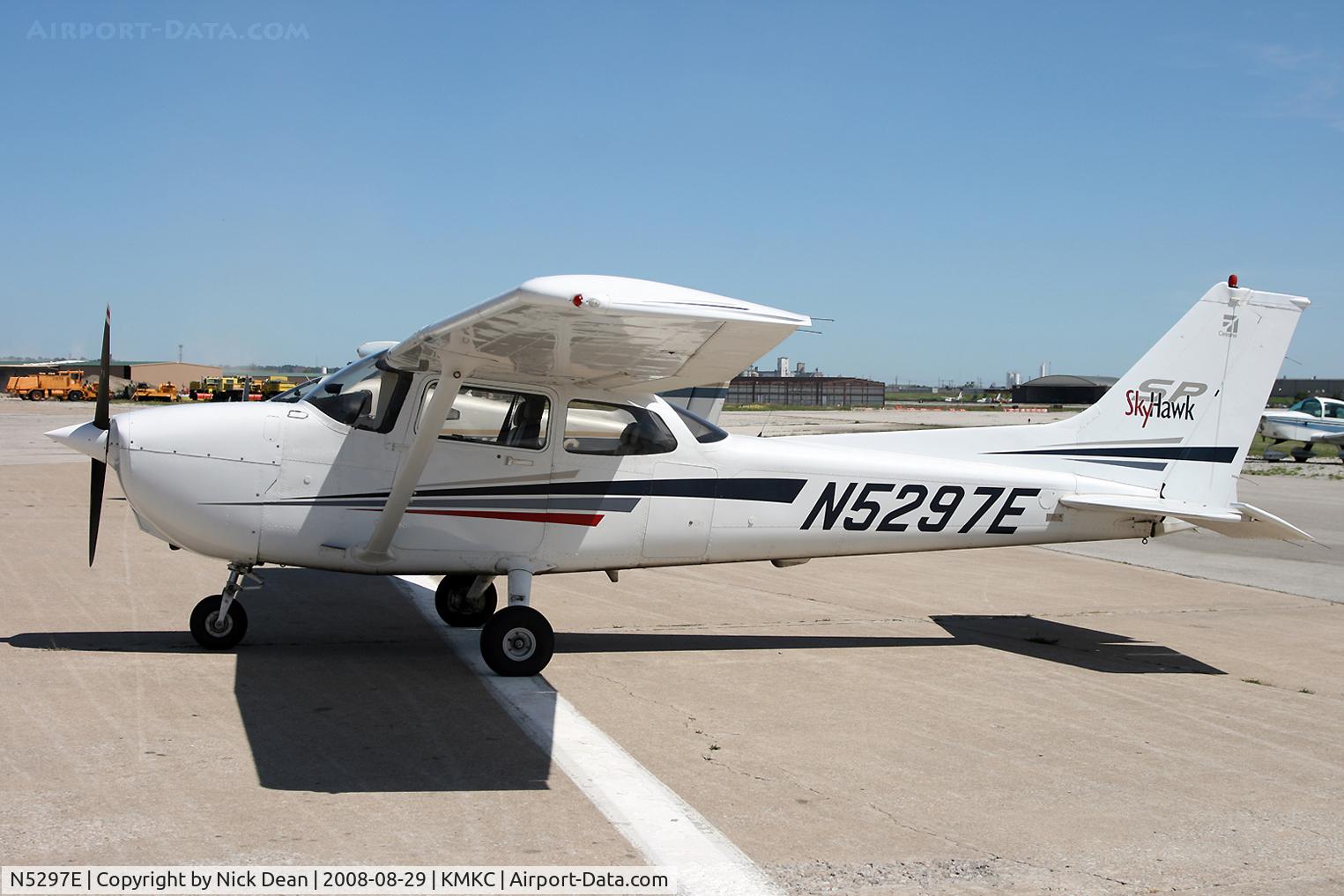 N5297E, 2002 Cessna 172S C/N 172S9242, /