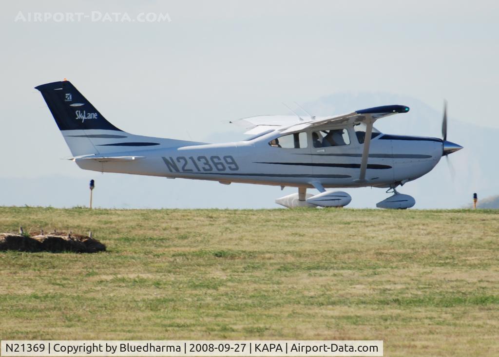 N21369, 2003 Cessna 182T Skylane C/N 18281292, Position and Hold for 17L.