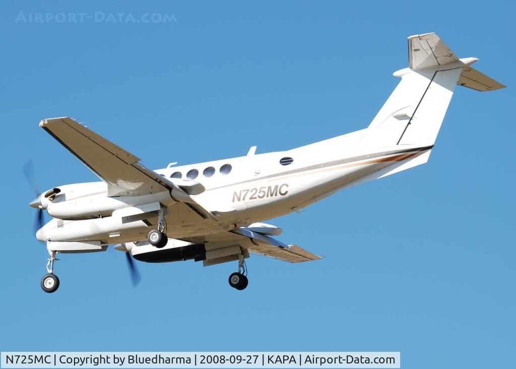 N725MC, 1976 Beech 200 Super King Air C/N BB-169, On final approach to 17L.