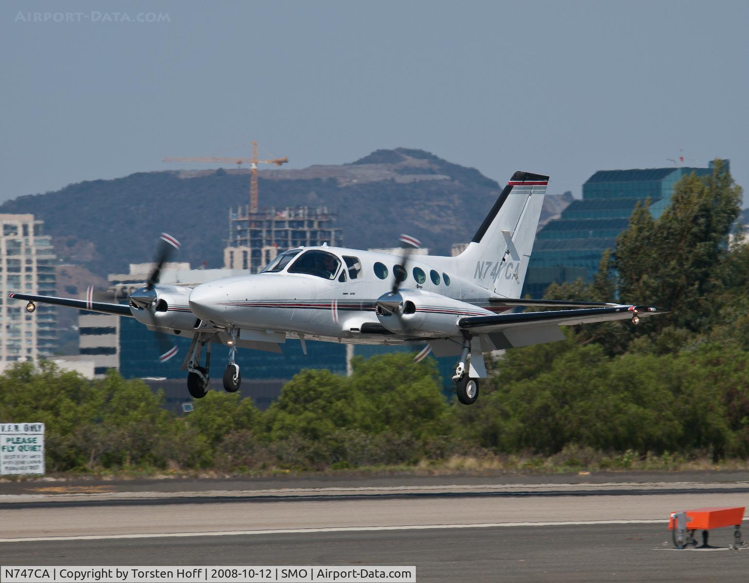 N747CA, Cessna 421C Golden Eagle C/N 421C0850, N747CA arriving on RWY 21