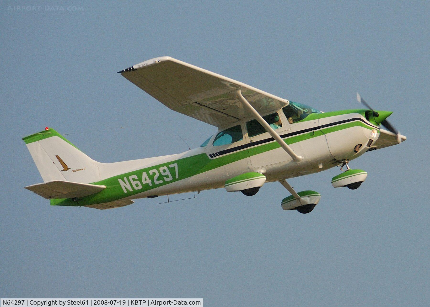 N64297, 1975 Cessna 172M C/N 17265148, Departing Runway 26